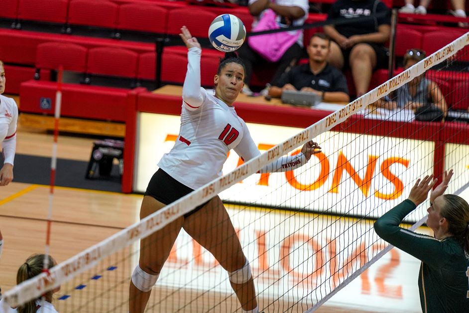 UMSL Volleyball Opens Season By Winning Three Of Four In Triton Invitational