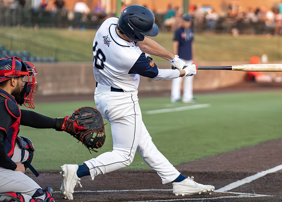 Late Inning Rally Helps Grizzlies Finish Off Sweep Of Y’alls