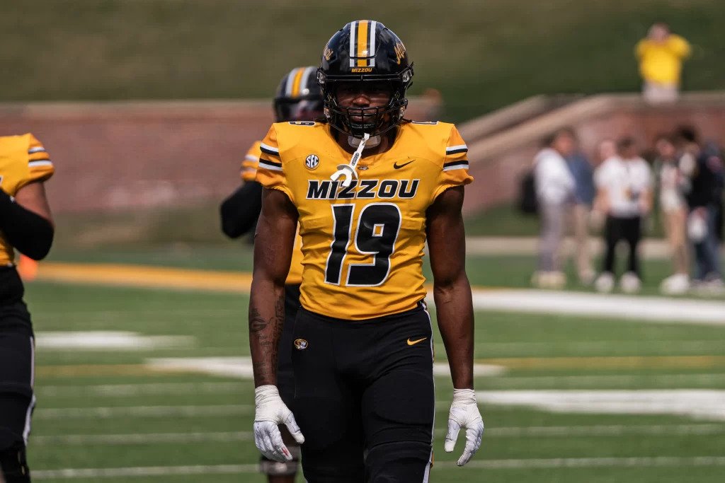 Mizzou DE Darris Smith Suffers Knee Injury, Will Miss 2024 Season