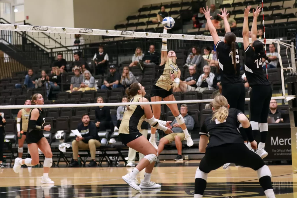 Lindenwood Opens OVC Play With Three-Set Sweep Over Eastern Illinois