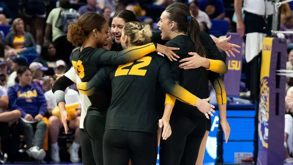 Mizzou Smacks LSU In SEC Volleyball Opener