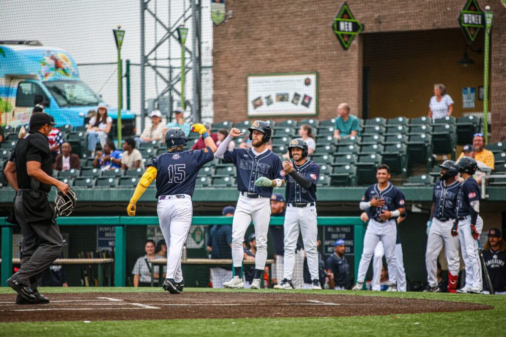 Grizzlies Sweep Doubleheader, Clinch Frontier League Playoff Spot