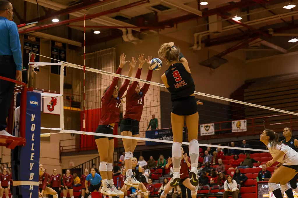 UMSL Volleyball Season Ends With Five-Set Loss In Midwest Regionals