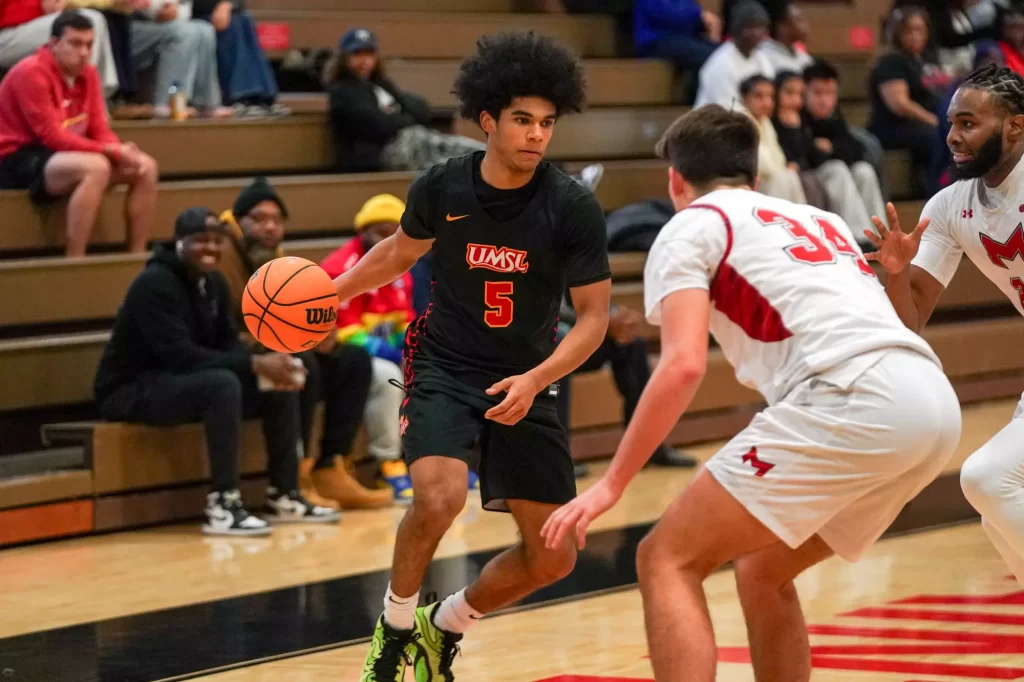 Tritons Dominate Big In Win Over Maryville