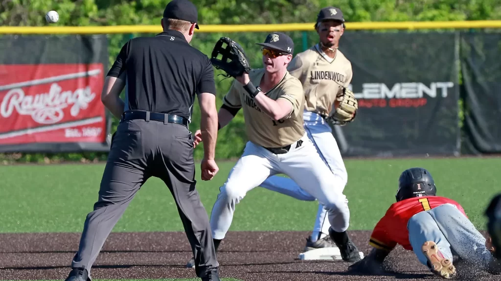 Lindenwood Outlasts UMSL, Pushes Win Streak To Eight